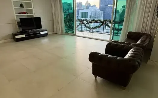 Luxury 4-Bedroom Condo at Royce Private Residences, Watthana