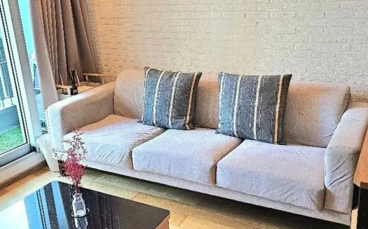 High-Floor 1-Bedroom Condo at The Address Asoke, Watthana