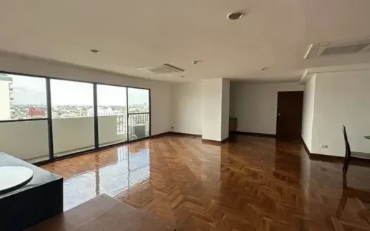 For sale 3 bedrooms condo in Watthana, Bangkok