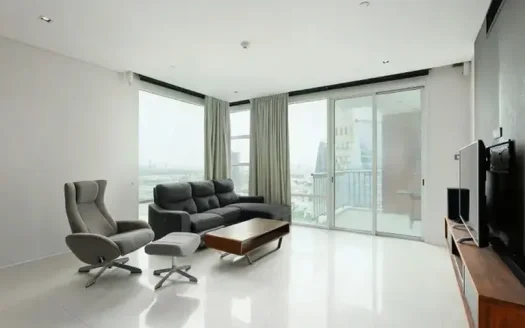 3-BR Condo at Fullerton Sukhumvit near BTS Ekkamai