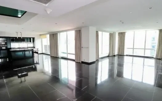 Luxury 3-Bedroom Condo at Le Raffine Jambunuada Sukhumvit 31