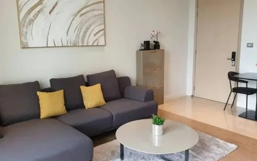 Luxurious 1-Bedroom Condo at Magnolias Waterfront Residences, Khlong San