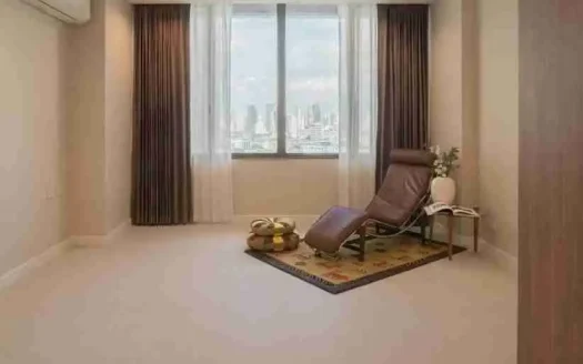 3 Bedroom Condo for Sale at River House Condominium
