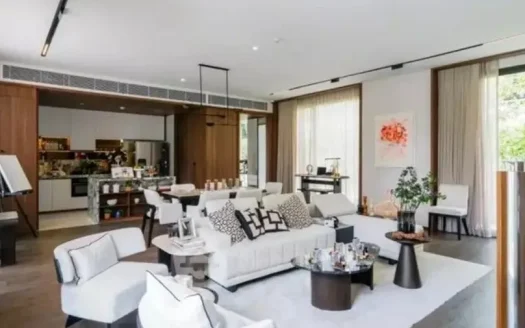 Luxury 2-Bedroom Condo at ROMM Convent, Sathon