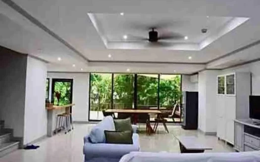 Huge 3 Bedroom Condo with Large Balcony in Phrom Phong