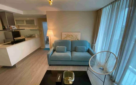 Renovated 2-Bedroom Condo with Unblocked Pool View at The Fine by Fine Home Ari 4