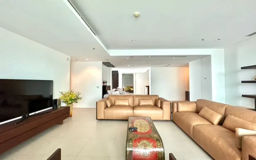 4 Bedrooms Condo for Sale in Sathon, Bangkok