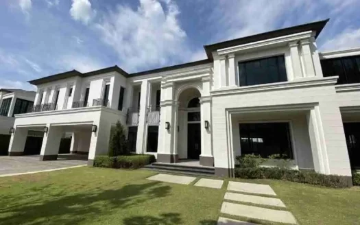 5-Bedroom Luxury House for Sale at Baan Sansiri Pattanakarn, Suan Luang