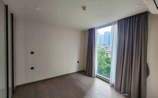 Elegant 1-Bed Condo at Klass Sarasin – Rajdamri
