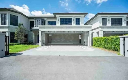 4 Bedroom House for Sale in Narasiri Krungthepkreetha, Bang Kapi